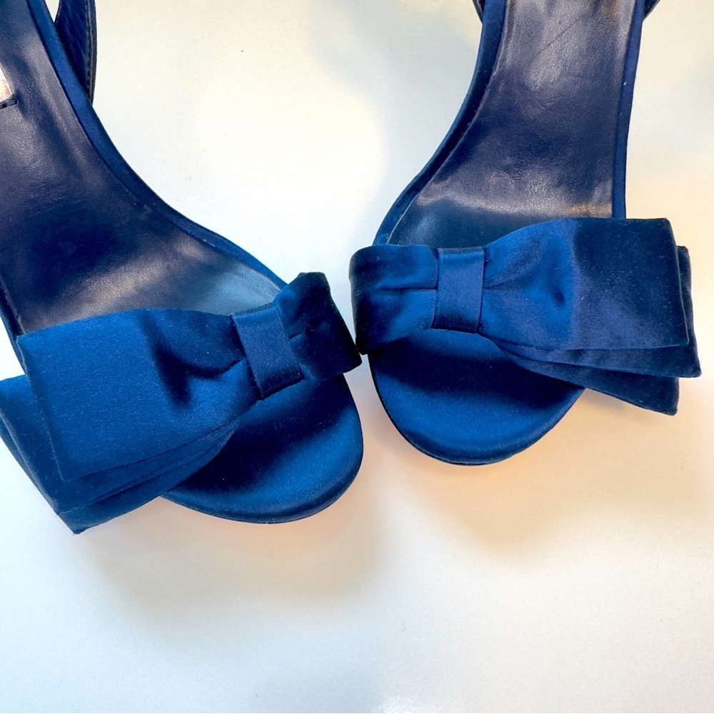 Like new! BCBGMAXAZRIA Blue Satin Bow Slingback Heels – Size 6.5 - Picture 3 of 7